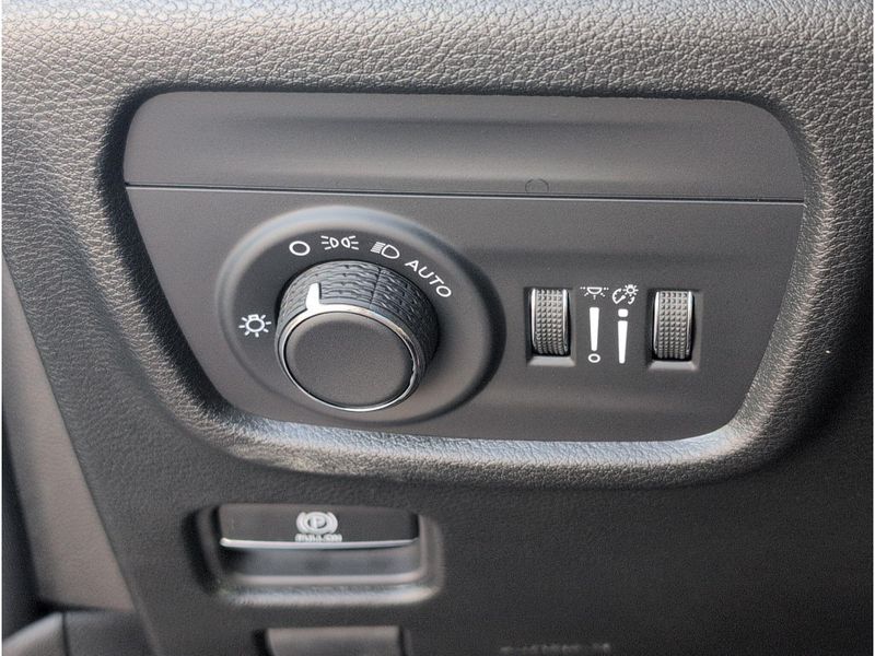 New 2027 Jeep Grand Cherokee Laredo AltitudeImage 26