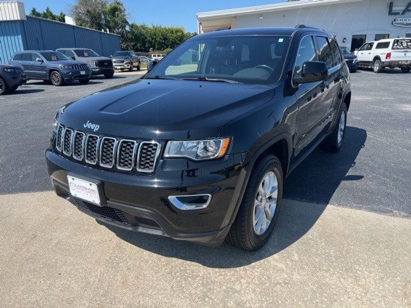 2021 Jeep Grand Cherokee Laredo XImage 3