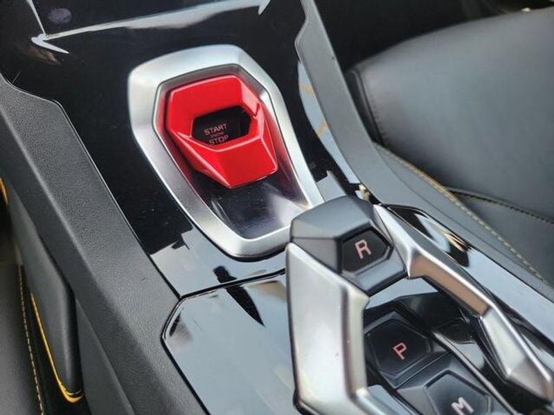 2021 Lamborghini Huracan Evo Coupe RWD photo 21