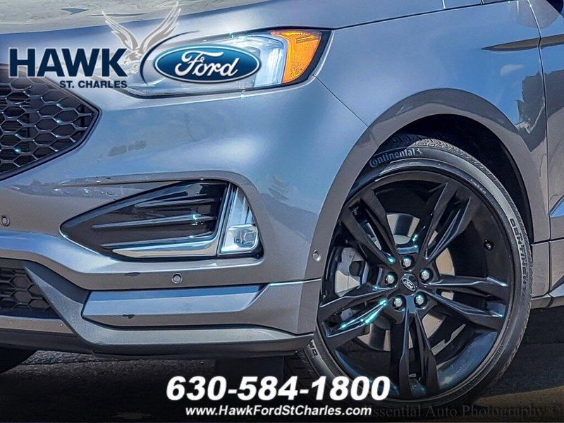 2022 Ford Edge ST photo 2
