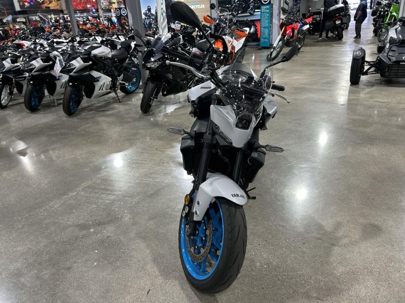 Used 2025 Yamaha MT-09 Image 25