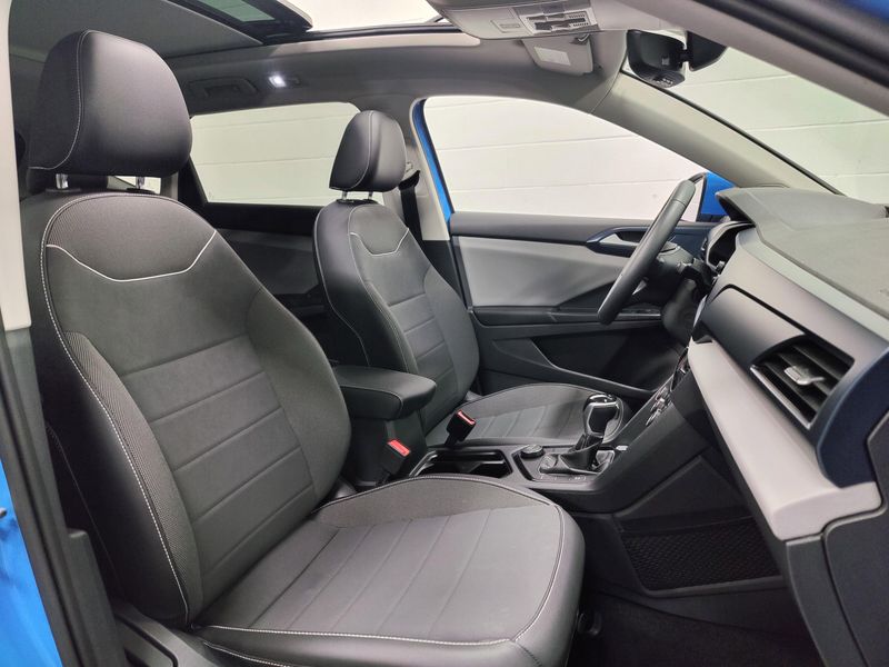 Used 2023 Volkswagen Taos SE AWD w/SunroofImage 5