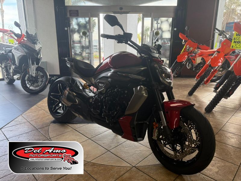 New 2026 Ducati X DIAVEL V4 Image 1