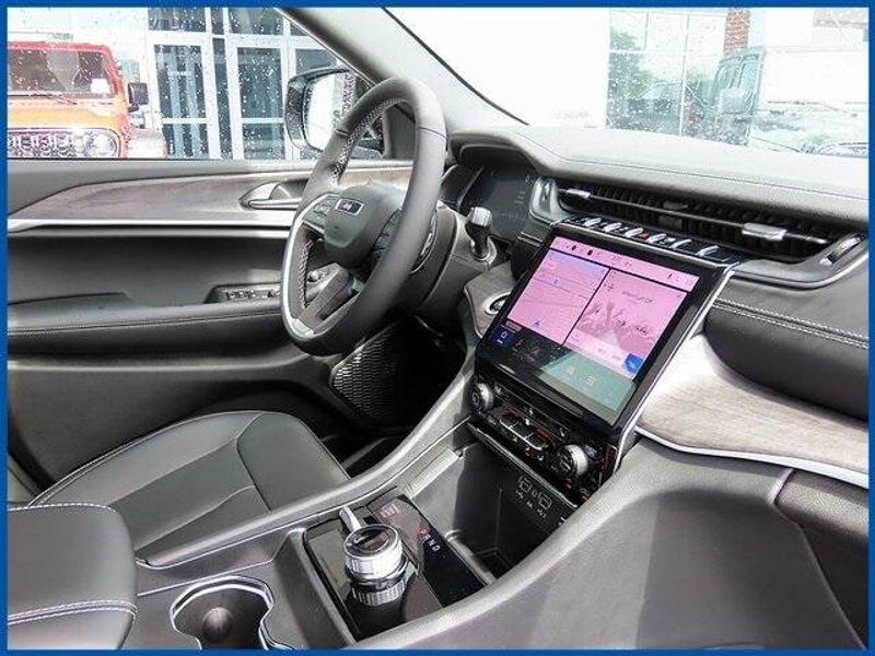 New 2025 Jeep Grand Cherokee LimitedImage 8