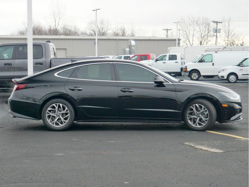 2022 Hyundai Sonata SELImage 9