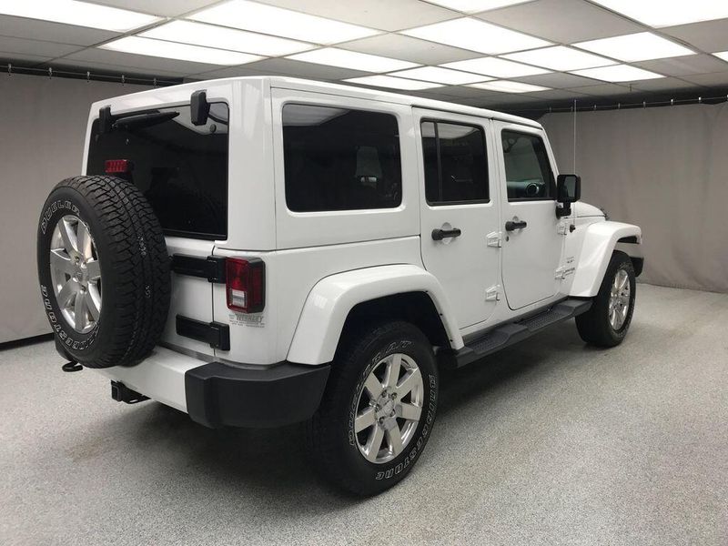 Used 2018 Jeep Wrangler JK Unlimited SaharaImage 12