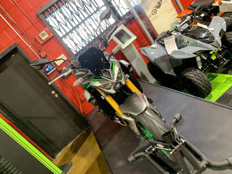 New 2025 Kawasaki Z900 SE ABS Image 18