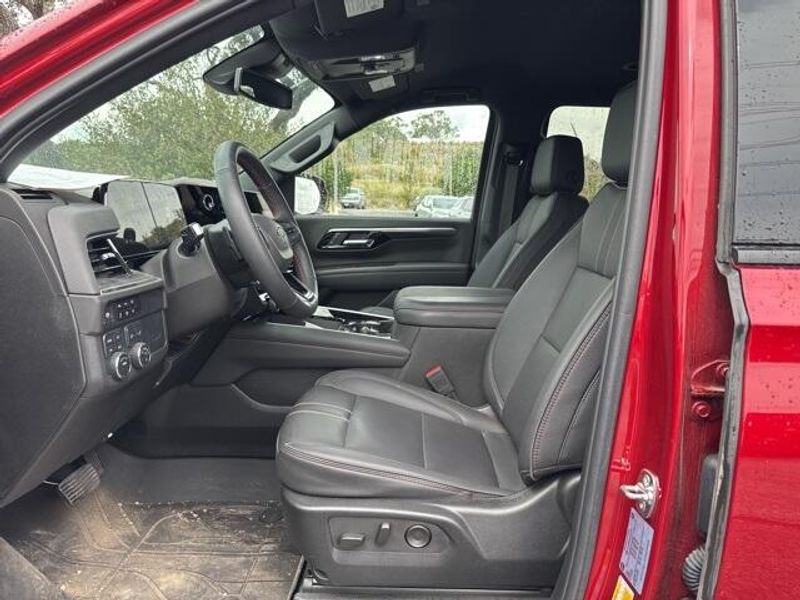 2025 Chevrolet Suburban RST photo 9