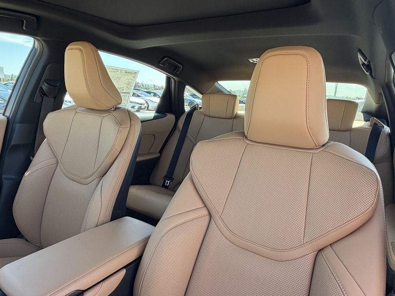 New 2026 Lexus ES 350e PremiumImage 20