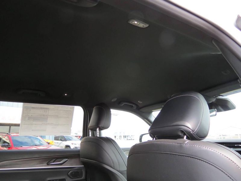 New 2026 Jeep Grand Cherokee L Limited 4x4Image 15