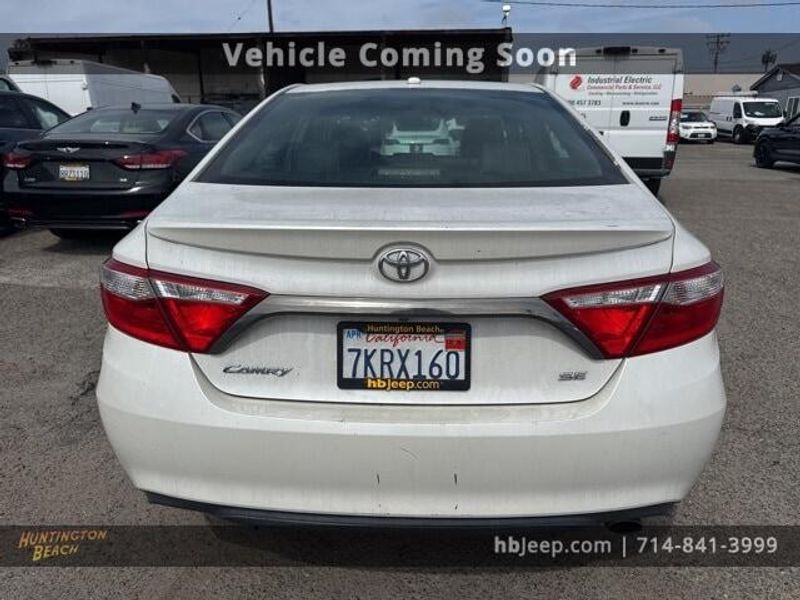 2015 Toyota Camry SEImage 6