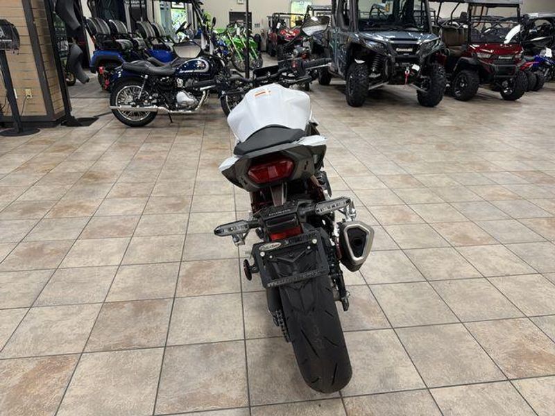 New 2025 Honda CB750 HORNET Image 16