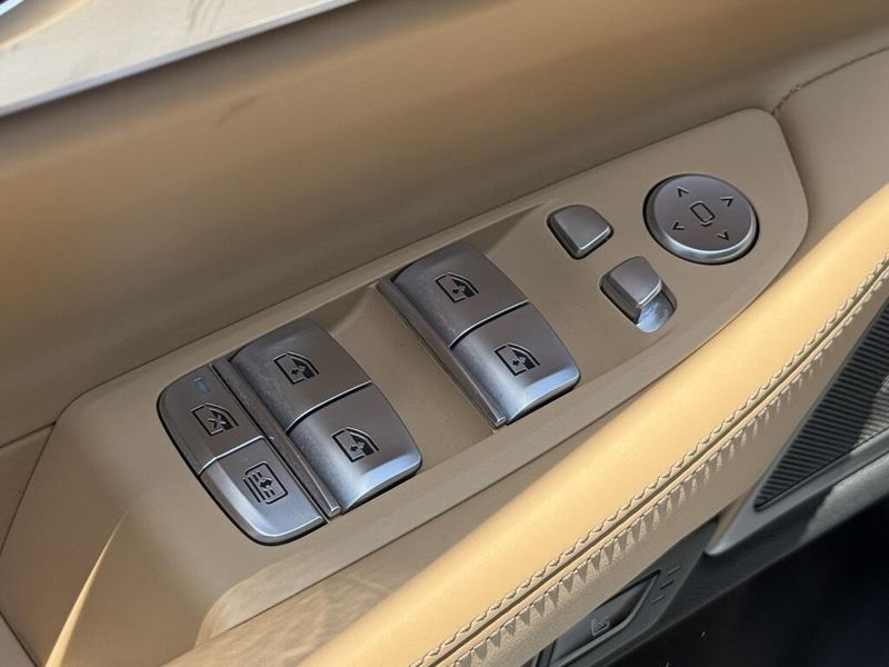 2022 BMW 7 Series 740iImage 17