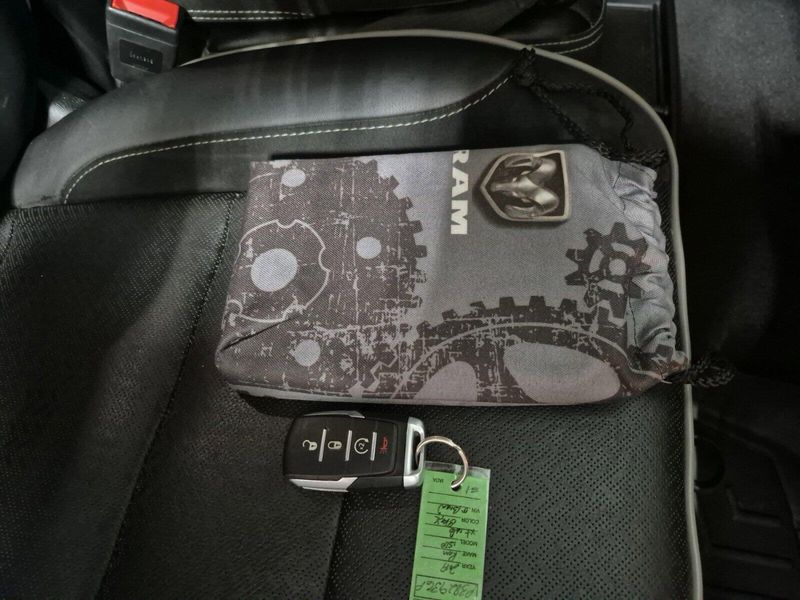 2019 RAM 1500 LaramieImage 17