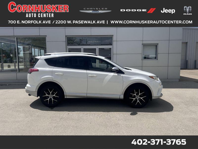 2016 Toyota RAV4 SEImage 1