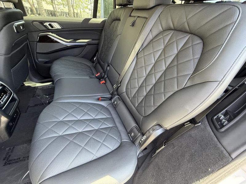 2025 BMW X7 xDrive40iImage 32