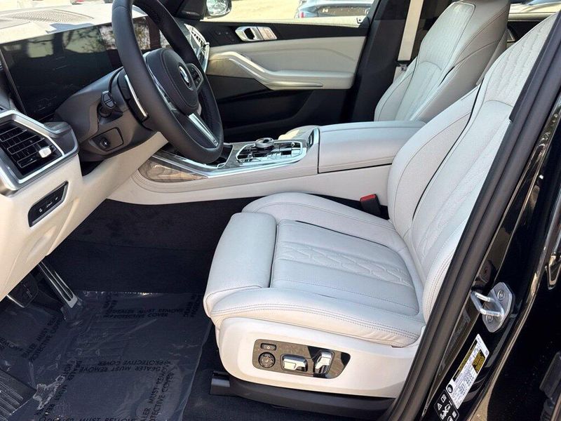 New 2027 BMW X7 xDrive40iImage 17