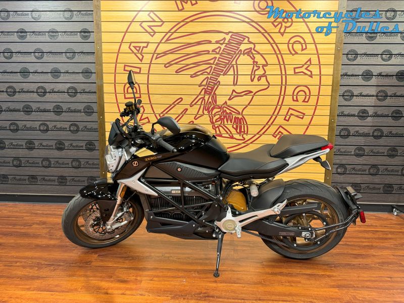 2023 Zero SR/F in a Jet Black - Gold exterior color. Motorcycles of Dulles 571.934.4450 motorcyclesofdulles.com 