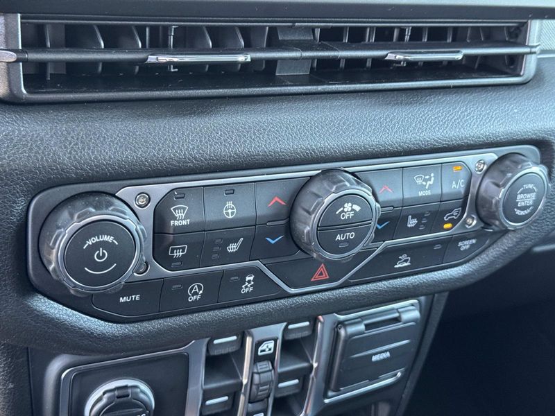 New 2026 Jeep Gladiator Sport S 4x4