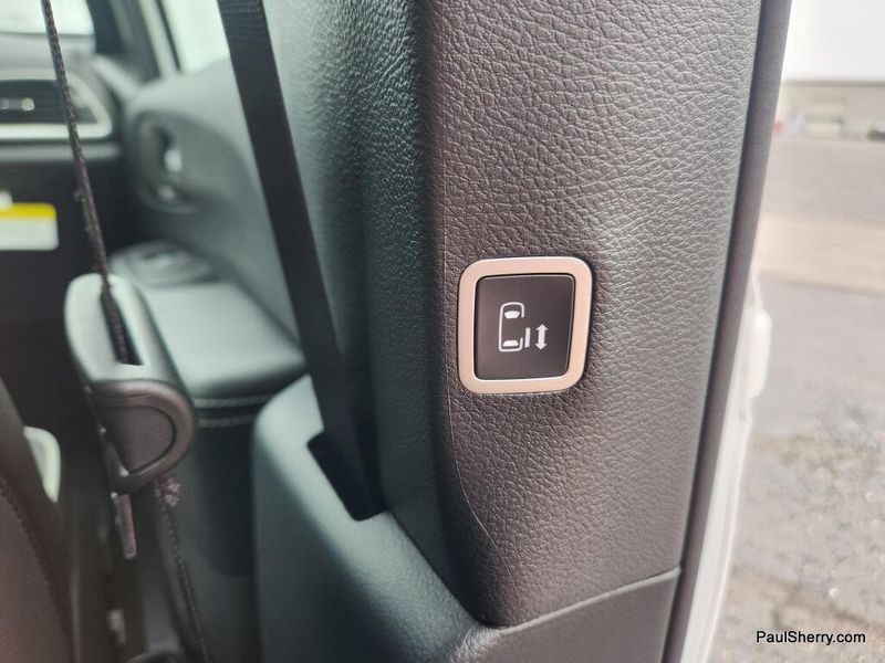 New 2027 Chrysler Pacifica Limited
