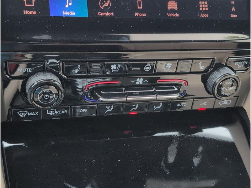 New 2025 Jeep Grand Cherokee Limited 4x2Image 16