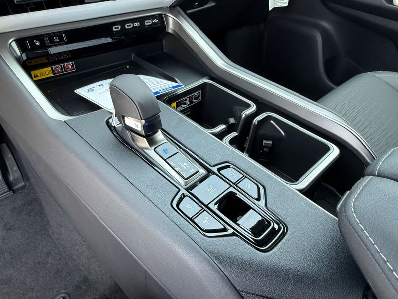 2025 Lexus TX Image 24