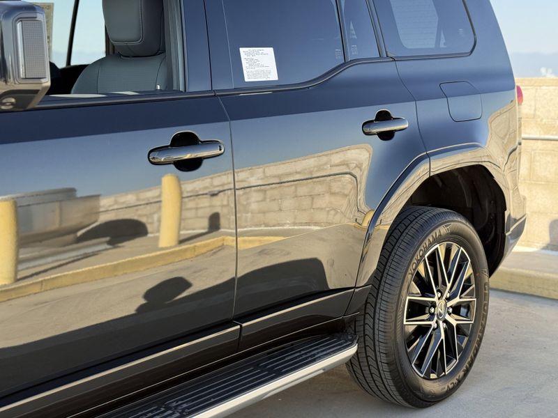 2025 Lexus GX Image 9