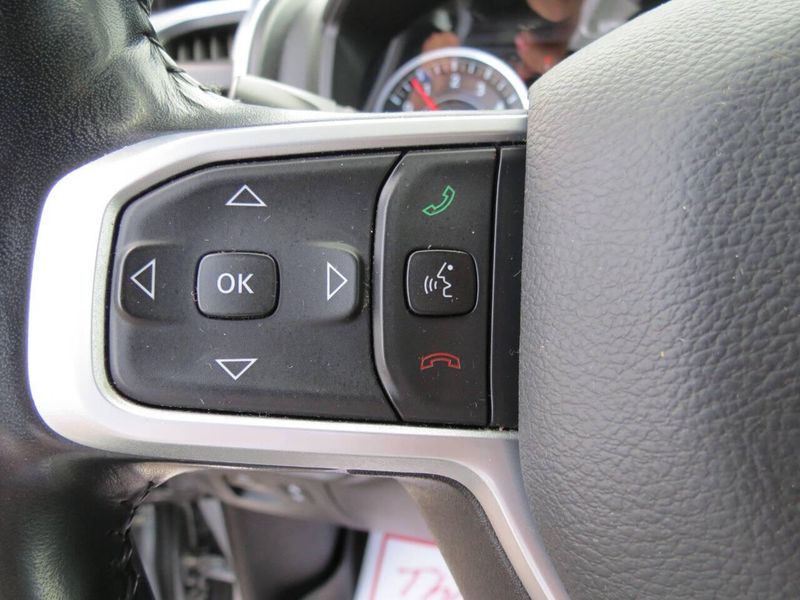 Used 2022 RAM 1500 Big Horn 4x4 4dr Crew Cab 6.4 ft. SB PickupImage 13