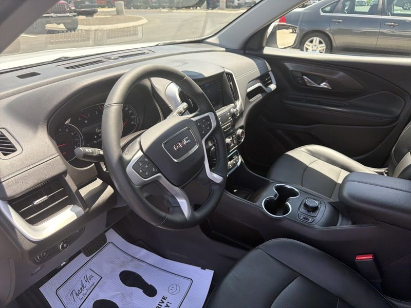 Used 2024 GMC Terrain SLTImage 39