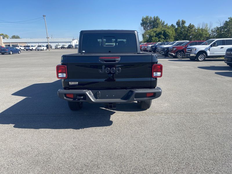 2025 Jeep Gladiator Sport S photo 7