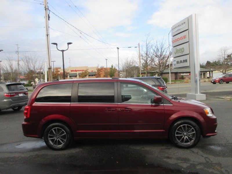 2017 Dodge Grand Caravan SXTImage 6