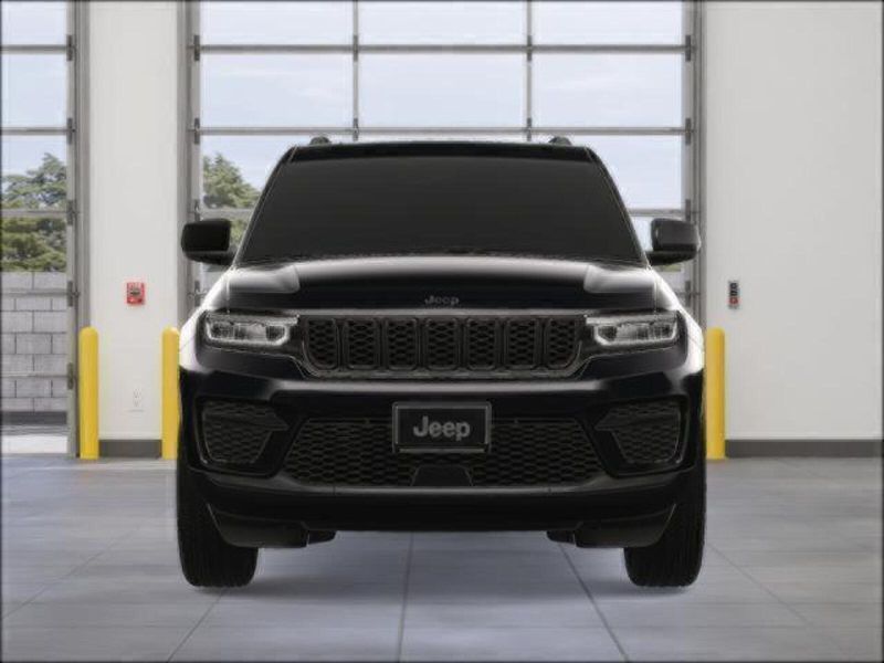 2025 Jeep Grand Cherokee Altitude photo 8