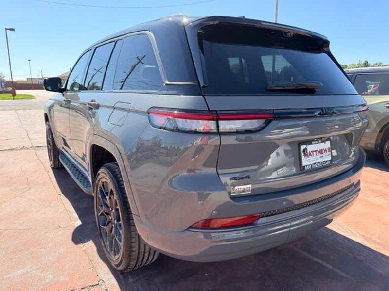 New 2027 Jeep Grand Cherokee Summit 4x4Image 8