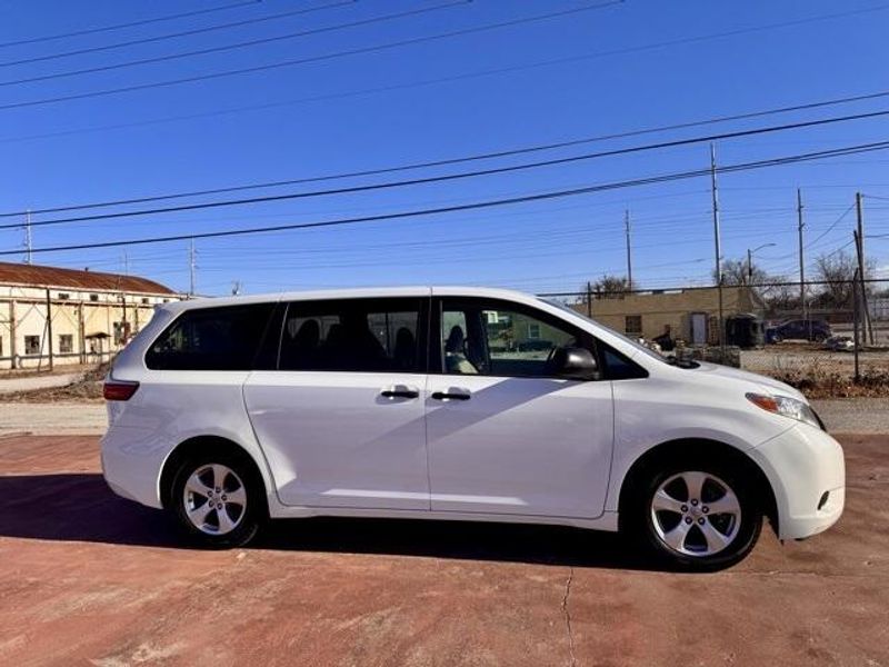 Used 2017 Toyota Sienna LImage 4