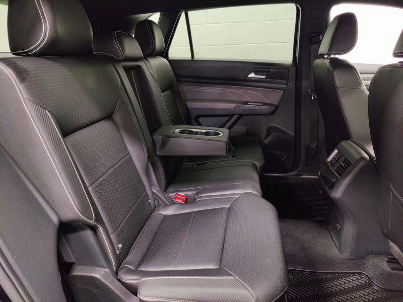Used 2023 Volkswagen Atlas Cross Sport AWD V6 SE w/TechnologyImage 18