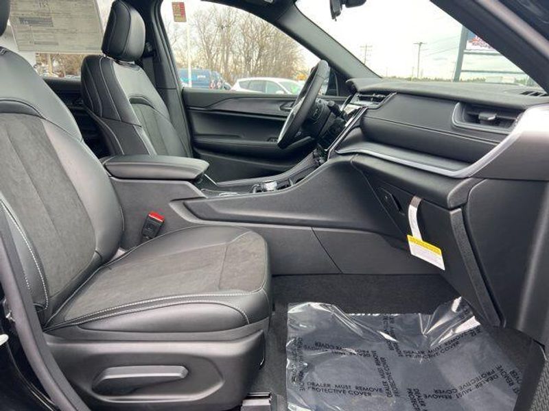 2025 Jeep Grand Cherokee L Altitude X 4x4