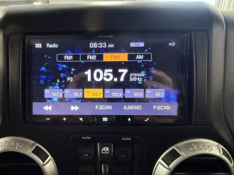 Used 2014 Jeep Wrangler Unlimited SaharaImage 22