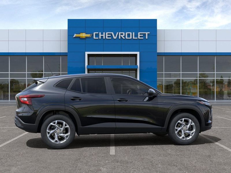 New 2025 Chevrolet Trax LSImage 5