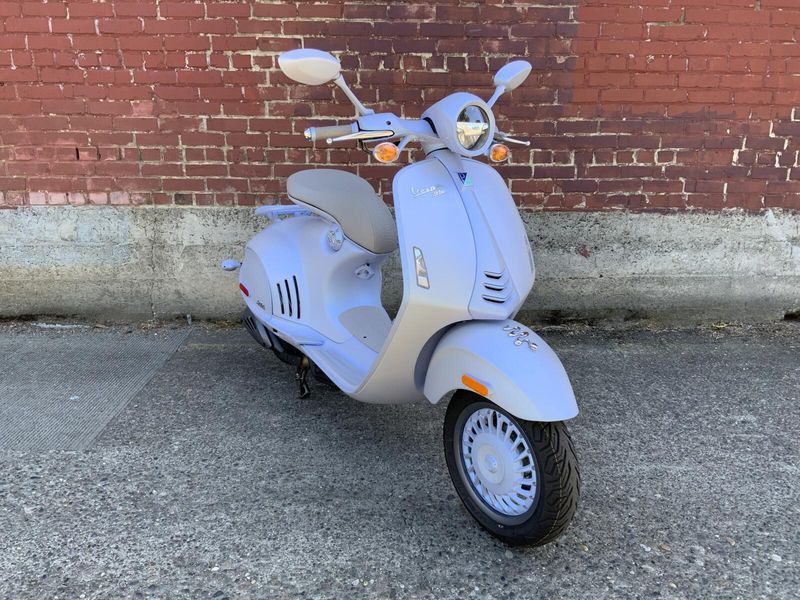 2025 Vespa 946 SNAKE 