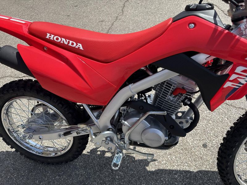New 2027 Honda CRF125F BIG WHEEL Image 15