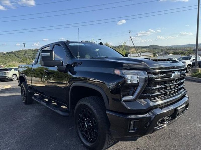 2024 Chevrolet Silverado 2500HD LT photo 4