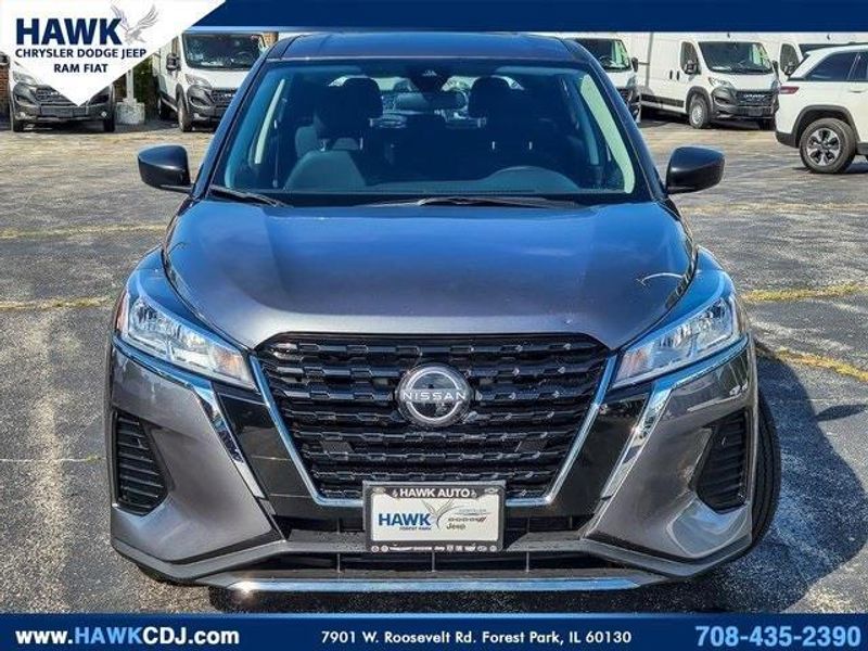 2024 Nissan Kicks S photo 2