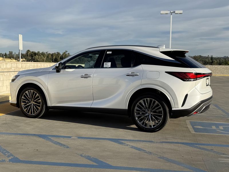 New 2026 Lexus RX 450h+ LuxuryImage 9