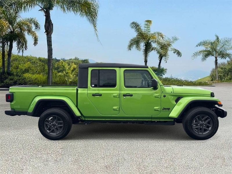 New 2026 Jeep Gladiator Sport S 4x4
