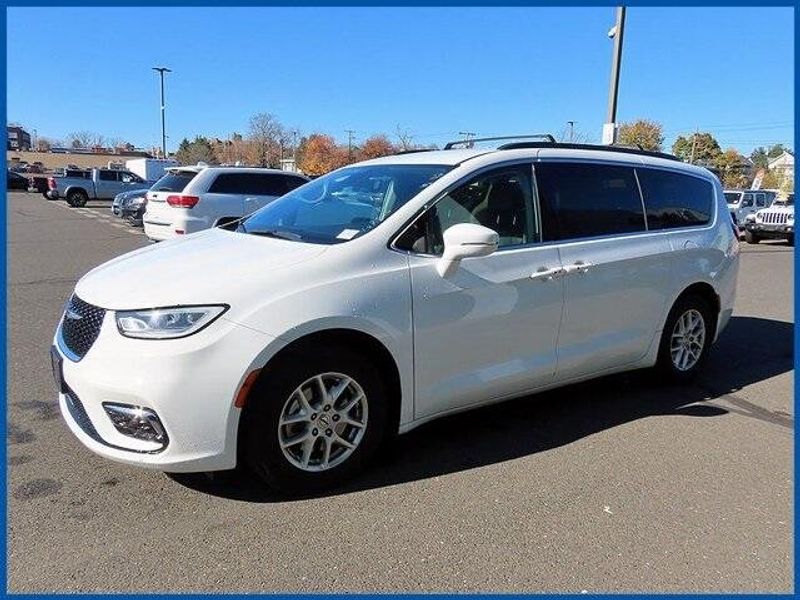 2022 Chrysler Pacifica Touring LImage 1