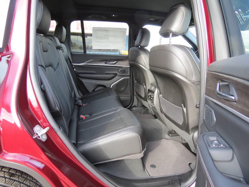 New 2026 Jeep Grand Cherokee Limited 4x4Image 18