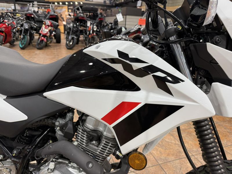 2025 Honda XR150L Image 4