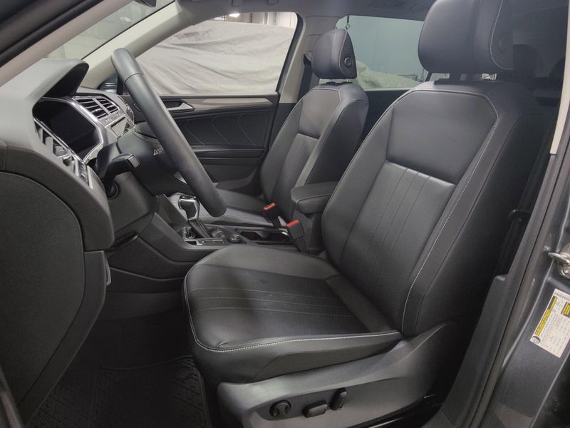 Used 2024 Volkswagen Tiguan SE AWD w/SunroofImage 15