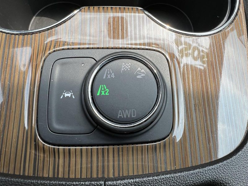 Used 2023 GMC Acadia SLE