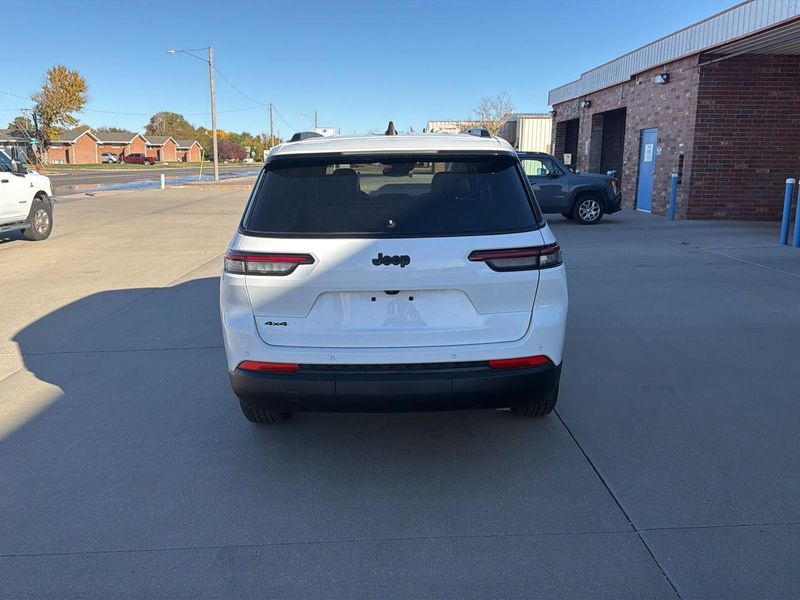 2024 Jeep Grand Cherokee Altitude photo 4